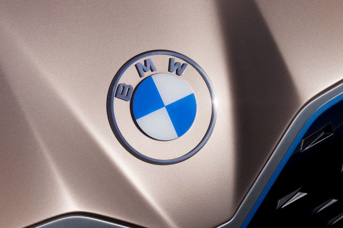 BMW's new logo on the Concept i4